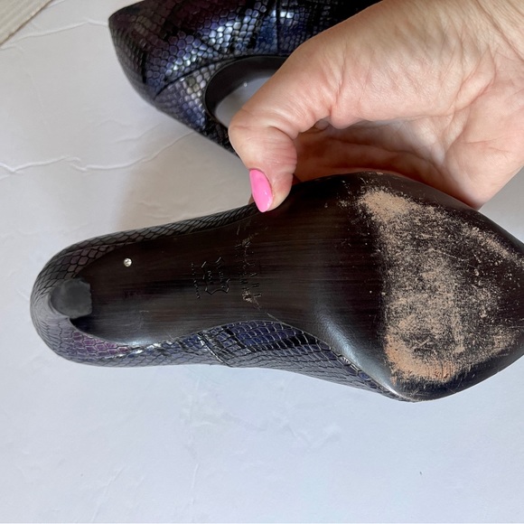 Stuart Weitzman Python Snakeskin Purple Metallic Pumps, size 7.5 FALL - Picture 9 of 15